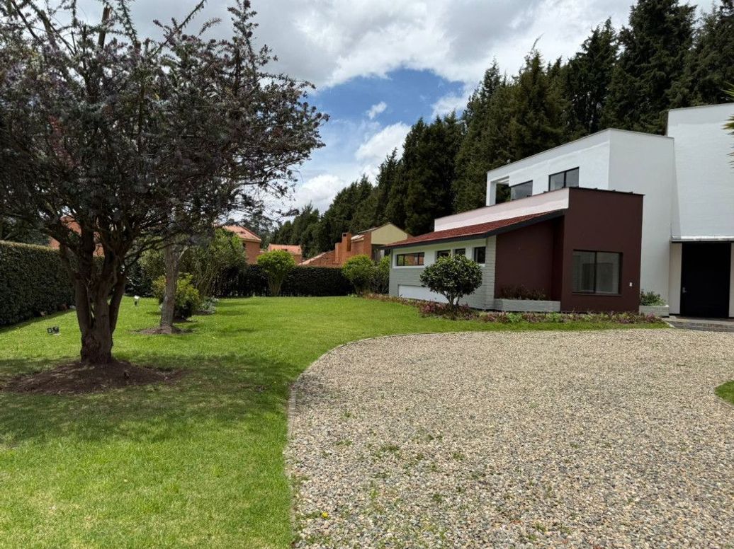 Casa de 4 alcobas en venta en Casa Blanca, Bogotá, 500 m² · foto 2 de 20