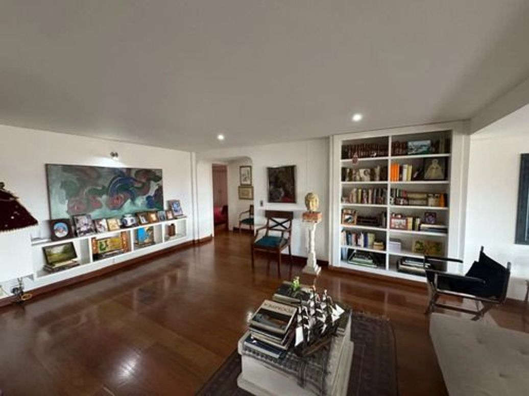 Apartamento de 3 alcobas en venta en Chico, Bogotá, 176 m² · foto 7 de 12