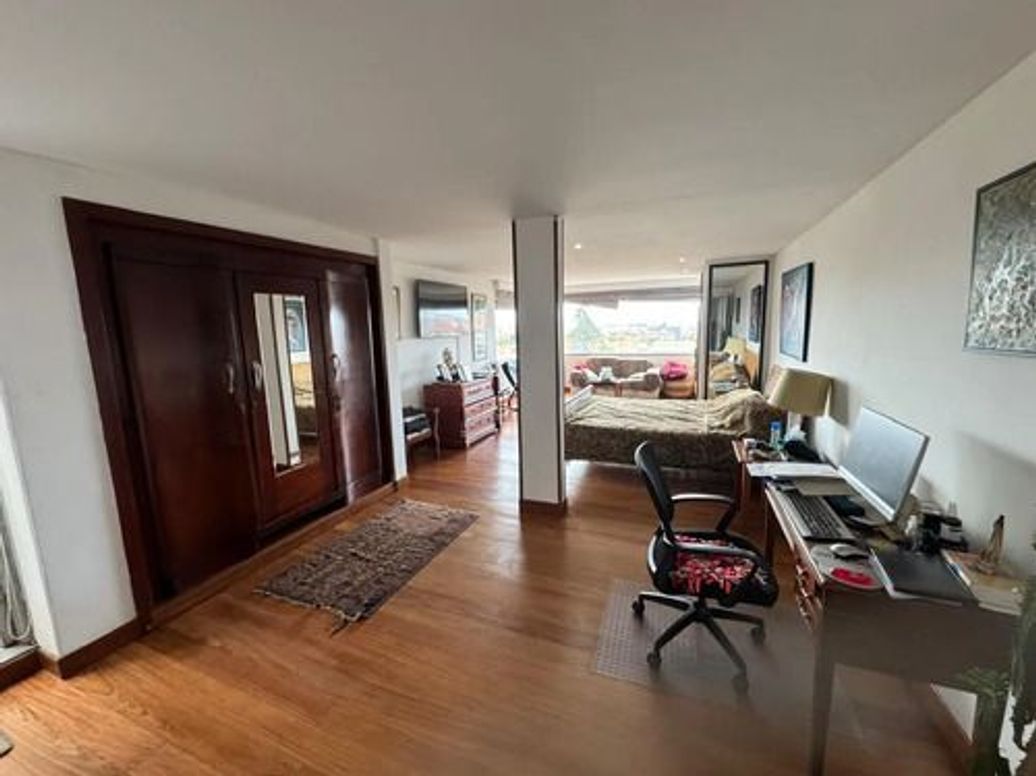 Apartamento de 3 alcobas en venta en Chico, Bogotá, 176 m² · foto 2 de 12