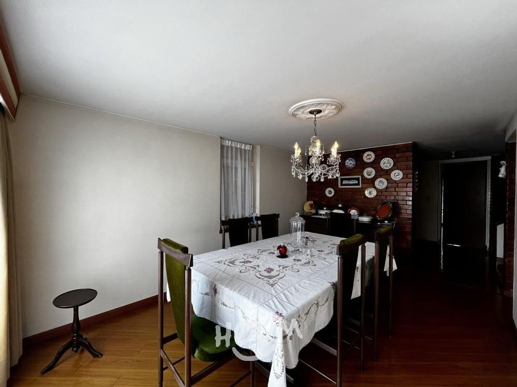 Casa de 5 alcobas en venta en Niza, Bogotá, 578 m² · foto 5 de 18