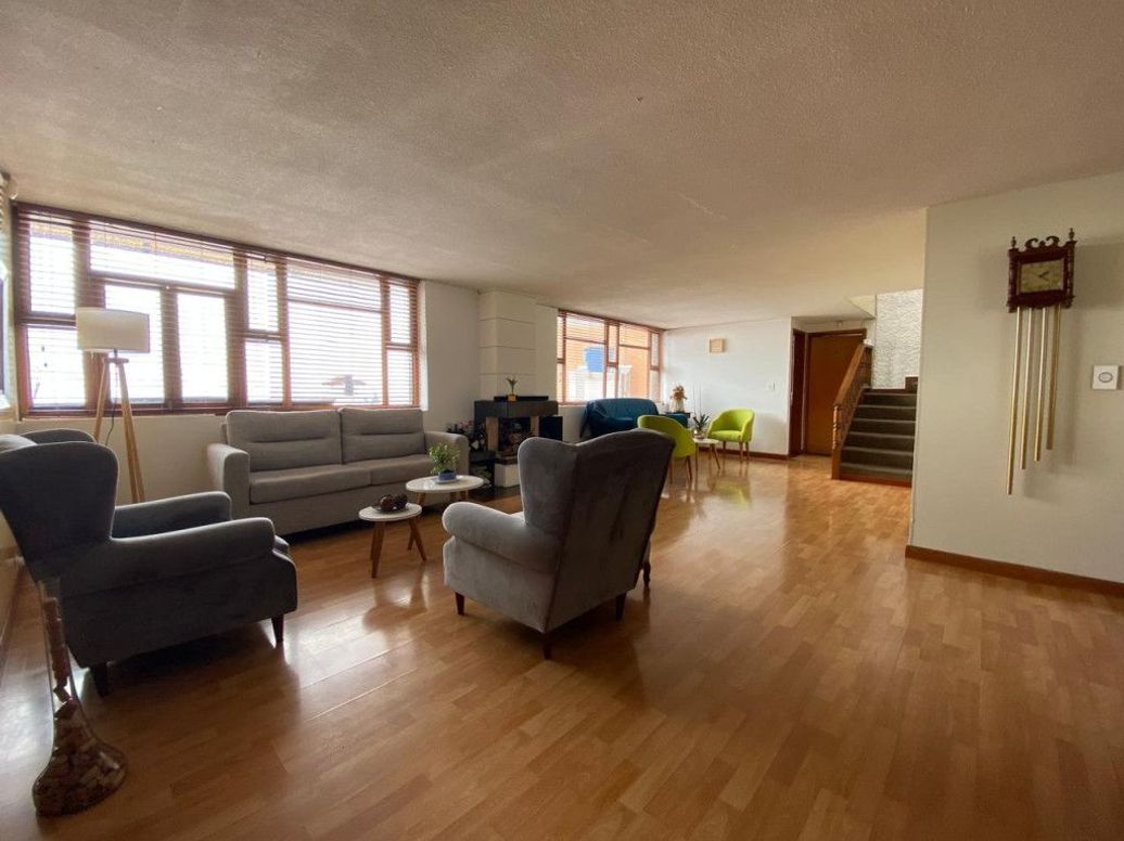 Casa de 3 alcobas en venta en Ingemar, Bogotá, 326 m² · foto 4 de 19