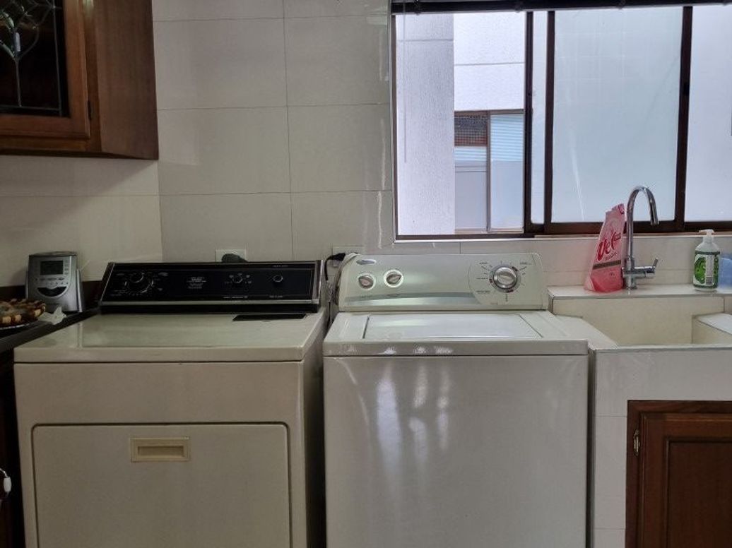 Apartamento de 4 alcobas en venta en Santa Barbara Central, Bogotá, 231 m² · foto 13 de 20