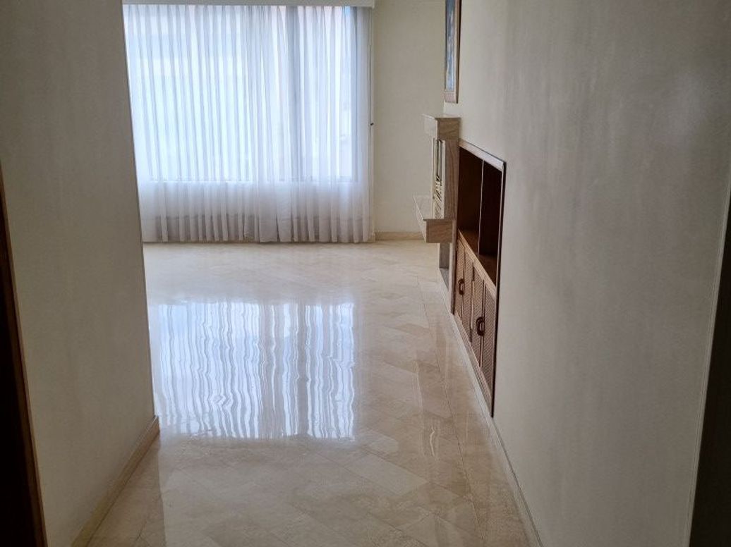 Apartamento de 4 alcobas en venta en Santa Barbara Central, Bogotá, 231 m² · foto 4 de 20