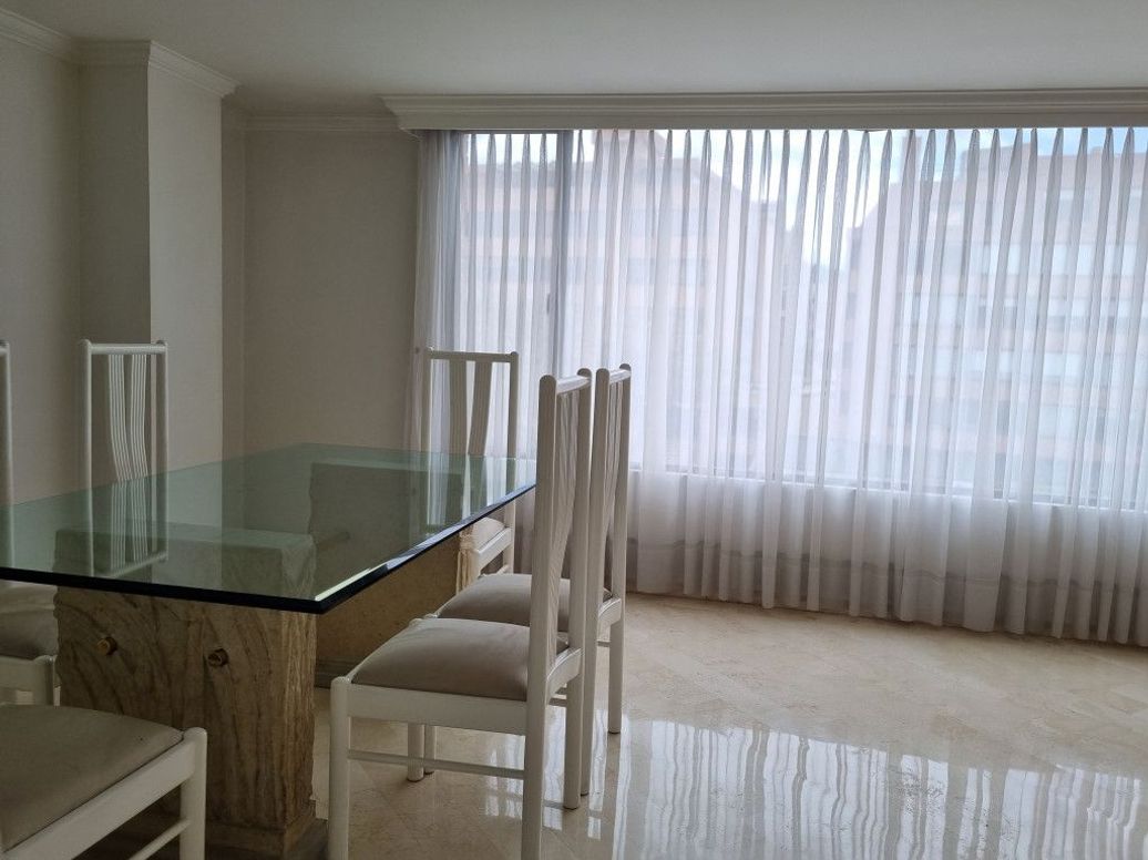 Apartamento de 4 alcobas en venta en Santa Barbara Central, Bogotá, 231 m² · foto 7 de 20