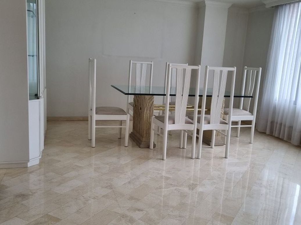 Apartamento de 4 alcobas en venta en Santa Barbara Central, Bogotá, 231 m² · foto 6 de 20
