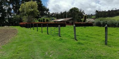 Finca con Ideal Ubicación para Uso Agroindustrial

Oportunidad única de inversión en una finca con gran potencial productivo, gracias a su excelente ubicación y características especiales.
Características destacadas:

Terreno 100% plano, perfecto para proyectos agroindustriales o agrícolas.

5 reservorios con compuertas que abastecen de agua toda la finca, garantizando sostenibilidad y productividad.

Ubicación estratégica: a solo 1 km de la Autopista Norte Bogotá – Tunja y a 10 minutos del pueblo.

Fácil acceso por vía pavimentada.

 Una propiedad lista para desarrollar proyectos de gran escala en un entorno privilegiado.