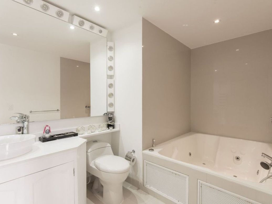 Apartamento de 5 alcobas en venta en Santa Barbara Occidental, Bogotá, 280 m² · foto 14 de 20