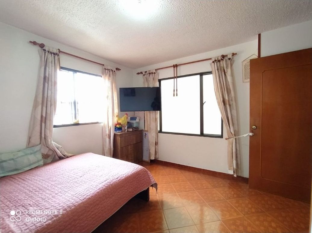 Casa de 6 alcobas en venta en Pastranita I Sector, Bogotá, 294 m² · foto 3 de 20