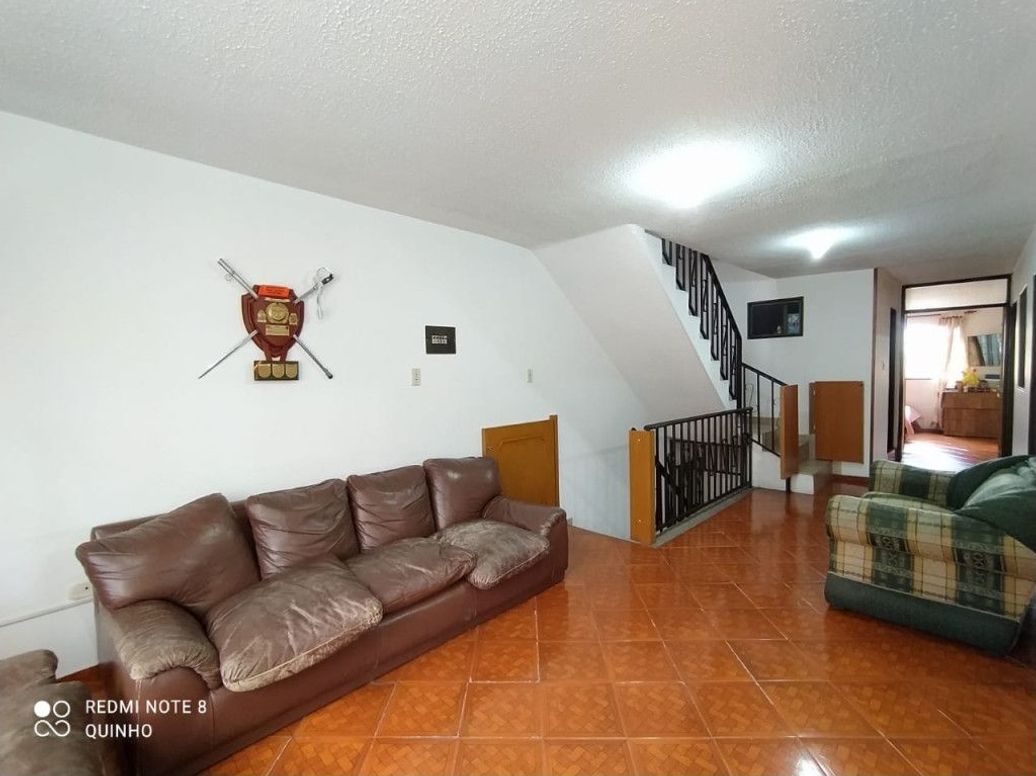 Casa de 6 alcobas en venta en Pastranita I Sector, Bogotá, 294 m² · foto 2 de 20