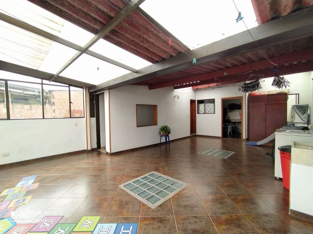 Casa de 6 alcobas en venta en Pastranita I Sector, Bogotá, 294 m² · foto 14 de 20