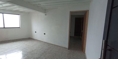 Apartaestudio ubicado en la Asomadera, a pocos metro de la autopista Medellin - san jeronimo 

Consta con cocina, sala comedor, alcoba independiente con closet, no tiene red de gas por lo cual se debe usar pipeta, zonas verdes, lugar tranquilo y campestre 

Cuenta con tiendas, panaderias, mercados y buen comercio en el sector
