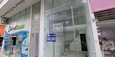 cod. 3393 se arrienda local antonia santos, duplex, pisos cermica, 1 baño auxiliar, valor administracion incluida en el canon.