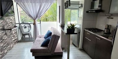 Se vende acogedor apartamento en Unidad Cerrada, ubicado en el sector La Tablaza en La Estrella.

El inmueble cuenta con 49 m², distribuidos en 3 habitaciones, 2 baños, sala, comedor, cocina y zona de ropas. Se encuentra en piso 9, estrato 3, y está terminado al 100%. Incluye parqueadero.

La unidad residencial ofrece excelentes zonas comunes como piscina, salón social, zonas verdes, juegos infantiles y gimnasio, ideales para el disfrute familiar. La administración tiene un valor de $190.000, y el predial trimestral es de $180.000. Precio de venta: $260.000.000.

¡Recuerda que te ayudamos en todo el proceso de tu crédito de vivienda!
