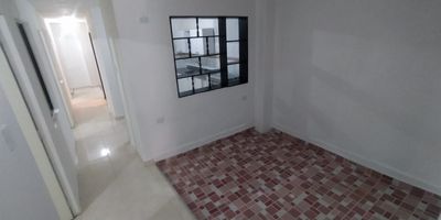 Apartamento en arriendo  Belen, Medellin (75 m)
Disfruta de un apartamento amplio, comodo y lleno de luz natural. Cuenta con 4 habitaciones con closet, 2 banos con ducha electrica, sala-comedor, patio, cocina semi integral, red de gas y zona de ropas, ideal para familias o quienes buscan espacios funcionales y bien distribuidos.

Su ubicacion es estrategica, cerca de la Universidad de Medellin, Centro Comercial Los Molinos, Parroquia Nuestra Senora de La Anunciacion, IE Republica de Venezuela, ademas de vias principales con excelente acceso a transporte publico y rutas integradas.

Un lugar practico, comodo y con todo a la mano. Agenda tu visita!