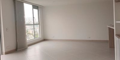 Vive en una zona residencial de la ciudad, donde podrás disfrutar de tranquilidad y comodidad en familia. Cuenta con: tres (3) alcobas con closet, 1 con vestier, sala comedor, balcón, cocina integral, dos (2) baños, zona de ropas, pisos en cerámica y madera flotante, parqueadero y cuarto útil.

Código inmo: 3448 Manizales, Caldas 
