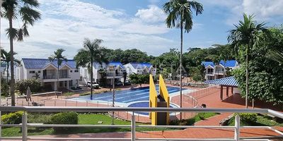 Casa en Venta – Serramonte 3, Villavicencio (Meta)
Hermosa casa de 215 m² ubicada en conjunto cerrado con excelentes zonas comunes. Cuenta con:
	•	3 habitaciones amplias
	•	Estudio independiente
	•	3 baños
	•	Sala – comedor de gran tamaño
	•	Cocina integral moderna
	•	Zona BBQ privada
	•	Parqueadero para 2 vehículos
	•	Acabados de primera calidad
	•	Conjunto seguro y tranquilo

Valor: $860.000.000 COP
Ideal para familias que buscan comodidad, exclusividad y ubicación privilegiada.