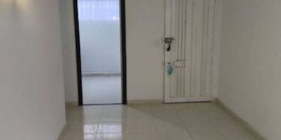 Acogedor apartamento de 55 m², ideal para vivir con comodidad y excelente ubicación. Cuenta con 3 habitaciones con clóset, 1 baño, salón comedor, cocina integral, zona de ropas y un ventanal que aporta muy buena iluminación natural.
Ubicado cerca del Portal 80 de TransMilenio, el Parque San Andrés Bochica y el Centro Comercial Primavera Plaza, con fácil acceso a transporte, comercio y zonas verdes.
¡Una excelente oportunidad para vivir o invertir!