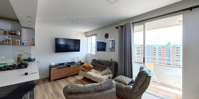 Apartamento en venta de 65m2, con vista exterior, ubicado en un 8vo piso (Torre A apto 808), acceso por ascensor. Consta de 2 habitaciones, 2 baños, sala comedor, cocina integral, zona de estudio, balcón y zona de lavandería. Tiene piso cerámico en todas sus zonas. El conjunto cuenta con salón social, zonas verdes, parque de niños, piscina y vigilancia privada las 24 horas. Cerca a centro comercial Bochalema Plaza y Jardin Plaza; cerca a almacenes de cadena Dollarcity, D1 y Ara; cerca a colegio Pio Xll; cerca a universidad Autónoma de Occidente. Vías de acceso por la cra 109 y calle 60B.ID-39115569236
