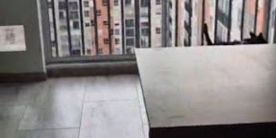 ¡Se arrienda acogedor apartamento en Fontibón Villemar! Con un área de 40 m², este espacio ofrece comodidad, excelente distribución y un ambiente ideal para vivir en familia. Cuenta con 2 habitaciones, 2 baños, un práctico vestier, cocina semi-integral, sala comedor.
El conjunto dispone de zonas comunes para disfrutar en familia y parqueadero de visitantes. Su ubicación es estratégica, cerca de tiendas ARA y D1, además de facilitar el acceso a la Calle 13 y la Calle 17.

Un lugar tranquilo, bien ubicado y con todo lo que necesitas. ¡Agenda tu visita!