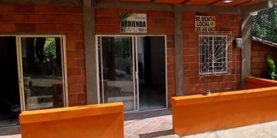 Local comercial ubicado en la Vereda El Salado, Sector el Aviador. Cuenta con un área aproximada de 36 mtrs cuadrados, es un amplio salón tiene baño sencillo con ducha, sin red de gas, zona de lava platos y lava traperos.Este local se encuentra bien ubicado cerca al acceso a transporte público, incluyendo rutas veredales y urbanas.