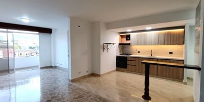 Se vende hermoso apartamento de aproximadamente 90mts2; Consta de 3 Alcobas, Alcoba Principal con Baño, Baño Social, Sala Comedor, Cocina Integral abierta, Zona de Ropas,  Balcón, Parqueadero, Cuarto Útil. Zona de cocina y sala con pisos en ceramica. 

Edificio de 5 Pisos 2 Apartamentos por Piso, Sistema de Cámaras.

Sector de  Alto Impacto Económico. Entorno  Residencial y Tranquilo.

 
