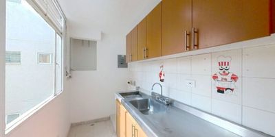 Apartamento en venta – 55 m² | Vista exterior | Suba

Descubre tu próximo hogar en un apartamento cómodo, bien distribuido y con excelente ubicación.

Parqueadero comunal

 Detalles del inmueble:


 
 55 m² con vista exterior
 
 
 3 habitaciones
 
 
 1 baño
 
 
 Sala comedor con luz natural
 
 
 Cocina integral
 
 
 Zona de lavandería
 
 
 Piso laminado en habitaciones
 
 
 Piso cerámico en baño, cocina y zona social
 


 Conjunto residencial:


 
 Salón comunal
 
 
 Parque infantil
 
 
 Amplias zonas verdes
 
 
 Vigilancia privada 24/7
 


Ubicación estratégica:
Muy cerca al Centro Comercial Plaza Imperial y almacenes de cadena como Éxito, D1, Ara, Surtimax y Jumbo.
Cerca al Colegio Distrital Filarmónico Jorge Mario Bergoglio.
A pocos minutos del Portal de Suba.
Vías principales: Carrera 113C y Calle 143A.

Si deseas conocerlo o recibir más información, ¡escríbeme! Estoy para ayudarte.
