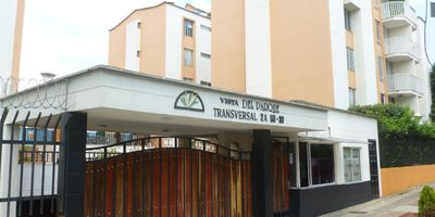 Apartamento en arriendo ubicado en el conjunto vista del parque en real de minas, con excelente distribución. Cuenta con 3 alcobas con closets, sala-comedor, cocina integral, zona de ropas y 2 baños, parqueadero para carro. zona social, piscina. Ideal para familias que buscan comodidad y funcionalidad. ¡Trámite rápido y sencillo! Agenda tu cita hoy mismo.