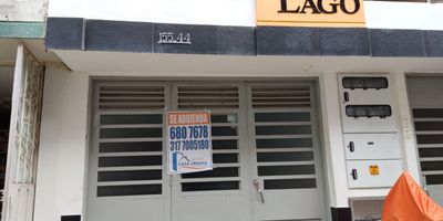 Apartamento en arriendo ubicado en el edificio torre lago floridablanca con excelente distribución. Cuenta con 2 alcobas, sala-comedor, cocina integral, zona de ropas y 1 baño. Ideal para los que buscan funcionalidad. NO CUENTA CON PARQUEADERO ¡Trámite rápido y sencillo! Agenda tu cita hoy mismo.