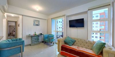 Apartamento en venta de 79m2, con vista exterior, ubicado en un 7mo piso (Torre 4 Apto 704), acceso por ascensor, parqueadero propio descubierto (23). Consta de 3 habitaciones, 2 baños, sala comedor, balcón, cocina integral y zona de lavandería. Tiene piso cerámico en todas sus zonas. El conjunto cuenta con salón social, zonas verdes, zona para niños, piscina y vigilancia privada las 24 horas. Cerca a centro comercial Jardín Plaza; cerca a almacenes de cadena Éxito, D1 y Ara; cerca a universidad Libre; cerca a estación del MIO (Universidades); Vías de acceso por la calle 58 y cra 98F.ID-47661153200
