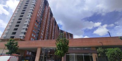 Se arrienda apartamento en La Felicidad, piso 12 con ascensor, vista exterior y excelente iluminación natural; consta de sala-comedor, cocina integral tipo loft a gas con su zona de lavandería, 2 habitaciones con closet, 2 baños y 1 parqueadero cubierto independiente. El conjunto cuenta con vigilancia 24/7, zona BBQ, zona infantil, gimnasio, cancha de tenis...; excelentes vías de acceso a la Calle 13 y Av. Boyacá.