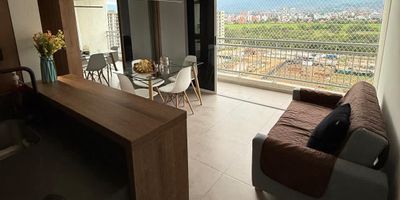 Vendo hermoso apartamento totalmente amoblado con acabos de lujo  listo para pasarse ya! no tienes que hacerle nada.  El apartamento tiene cortinas paneles,  dos aires acondicionados,3 Smart TV, 2 Camas  con sus juegos, sofá cama, comedor con 4 sillas, nevera, lavadora, calentador, estufa, horno a gas y mas electrodomésticos de cocina etc.  Tiene estudio que cuenta con pared y puerta tipo bolsillo que permite integrarlo a la sala o usarlo como 3ra habitación.,  parqueadero propio en plataforma. Unidad con zonas verdes, piscina, seguridad 24/7. Cerca a la clínica valle del Lili, supermercados,  colegios y universidades.
