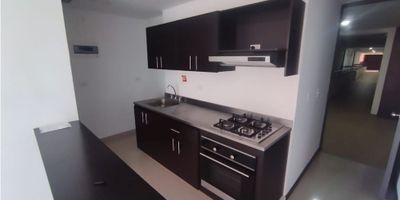 De 45 m2 , sala comedor, cocina integral, 1 alcoba, 1 baño, balcon, cuarto util .
La unidad cuenta con porteria las 24 horas, piscina, juegos infantiles, cancha sintetica, gimnasio, salon social, mall comercial.

Cerca a la estacion niquia, autopista norte.