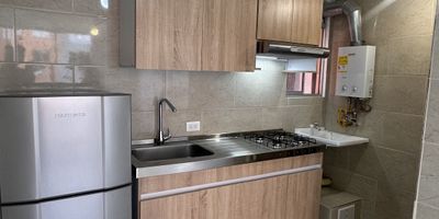 Hermoso apartamento en conjunto tulipa . Piso 4 subida por escalera , 2 habitaciones totalmente remodelado , para estrenar , cerca a estación tras milenio a 5 minutos de centro comercial Santa Fe 