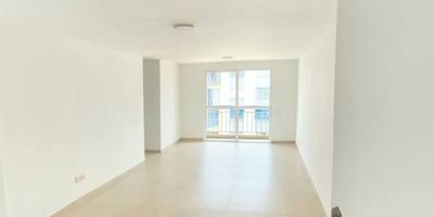 Apartamento en venta de 58m², con vista interior, ubicado en un quinto piso (Torre C Apto 409), con acceso por ascensor y parqueadero propio descubierto (196). El inmueble ofrece 3 habitaciones, 2 baños, sala comedor, balcón, cocina integral y zona de lavandería, con piso cerámico en todas sus áreas. El conjunto residencial dispone de piscina, zona para niños, salón de juegos, cancha, salón social y vigilancia privada las 24 horas. Se encuentra cerca del centro comercial Alfaguara, de almacenes de cadena como D1 y cuenta con vías de acceso por la calle 22B y la carrera 19.
 h_property_nid_ref:  43602945590
 h_property_uuid_detail:  1dbe522f-d218-41b7-96d2-7ddaa001e7a3
 ubicacion: Jamundí,Sachamate
 Inmueble ofertado por nuestro aliado HABI.