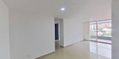 Apartamento en venta de 84 m², con vista exterior, ubicado en un 13.º piso (Torre 1 Apto 1301), con acceso por escaleras y ascensor, parqueadero propio cubierto (10) y depósito (8). Cuenta con 3 habitaciones, 2 baños, sala comedor, cocina integral y zona de lavandería; tiene piso en porcelanato en habitaciones, zona social y cocina, y cerámico en los baños. El edificio ofrece salón comunal, gimnasio y vigilancia privada las 24 horas. Se encuentra cerca al centro comercial Aves María, a almacenes de cadena como D1, a colegios como Rafael J. Mejía, a la universidad CEIPA, paraderos de buses y al hospital Venancio Díaz Díaz, con vías de acceso por la carrera 45A y la calle 77 Sur.
 h_property_nid_ref:  49144583029
 h_property_uuid_detail:  902240e2-72ee-438d-91b5-ebf7ab9caed0
 ubicacion: Sabaneta,Prados de Sabaneta
 Inmueble ofertado por nuestro aliado HABI.
