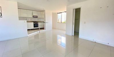 Apartamento en Venta - Excelente Ubicación

Espectacular apartamento de 104 m², 2 habitaciones, 2 baños, en ubicación privilegiada.

Destacamos:

A pasos de estaciones Metro Santa Lucía y Floresta.

Excepcionalmente luminoso con panorámica a 4 frentes (oriente, norte, sur y occidente).

Espacios amplios: sala-comedor, cocina abierta y zona de ropas independiente.

Incluye parqueadero.

Ubicado a 3 cuadras del Parque de la Floresta, en zona tranquila, cerca de colegios, parques y zona deportiva (Estadio).

Perfecto para quienes valoran conectividad, luz y entorno familiar.

¡Agenda tu visita!