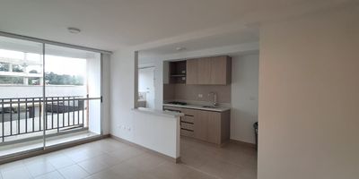 Este  apartamento en arriendo en Rionegro, esta ubicado en el exclusivo sector de los colegios, es la opcion perfecta para quienes buscan un lugar tranquilo, seguro y con excelente conectividad. El conjunto residencial, de reciente construccion, cuenta con vigilancia las 24 horas, brindandote la seguridad y tranquilidad que tu y tu familia merecen.

Ubicacion privilegiada en pleno centro del municipio, a solo minutos de todo lo que necesitas, como colegios, centros comerciales y transporte publico.

El apartamento ha sido disenado con materiales de alta calidad, lo que te garantiza un ambiente moderno y comodo en cada rincon.
Con vias de acceso rapidas y bien conectadas, te podras desplazar con facilidad hacia cualquier punto de Rionegro y alrededores.
Actualmente el conjunto no cuenta con zonas comunes, esta proyectada, la piscina, juegos infantiles y cancha mixta.

Contactanos para brindarte mas informacion!