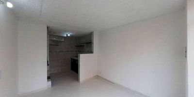 Casa en venta de 39m2, con vista interior, ubicado en la (Casa 351), acceso por hall del conjunto, parqueadero comunal. Consta de 2 habitaciones, 1 baños, sala comedor, cocina integral y zona de lavandería. Tiene piso cerámico en todas sus zonas. El conjunto cuenta con salón comunal, zonas verdes, parque infantil y vigilancia privada las 24 horas. Cerca a centro comercial Viva; cerca a almacenes de cadena Éxito, Tienda D1, Tienda Ara; cerca a colegio Antonio Van uden sede C; cerca a paraderos del SITP; Vías de acceso por la Avenida Centenario y Carrera 123.
 h_property_nid_ref:  40269115234
 h_property_uuid_detail:  9d66a03e-cbd8-4b86-ba28-1ab367aac8ad
 ubicacion: Bogotá,El Chanco Rural 3
 Inmueble ofertado por nuestro aliado HABI.