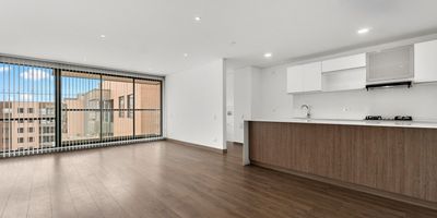 CONOCE ESTE ESPECTACULAR APARTAMENTO

Ubicado en Alejandría, sector de alta valorización, piso 12 interior con excelente iluminación, acabados modernos, 111 m2 distribuidos estratégicamente en sala comedor amplía seguida de un lindo balcón de 4 m2 ideal para compartir momentos especiales, moderna cocina integral abierta, zona de lavandería, este inmueble cuenta con tres amplias habitaciones, la principal con baño privado y un práctico vestier, baño de alcobas, baño social, para tu comodidad esta propiedad cuenta con 2 parqueaderos y 1 deposito. 

El conjunto te ofrece excelentes amenidades para tu descanso, comodidad y el de tu familia, gimnasio, club house, zona BBQ, parque infantil, salón social, multi-cancha, cerca a amplias zonas verdes y parques. 

Contáctanos para brindarte más información.
