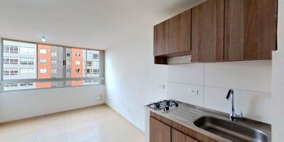 VENTA DE APARTAESTUDIO EN SUBA – CONJUNTO CÁDIZ

GRAN OPORTUNIDAD PARA OBTENER SU VIVIENDA

Apartamento de 31 m², remodelado, ubicado en un piso 9 con vista interior y acceso por ascensor y escaleras. Cuenta con parqueadero comunal.
La propiedad está libre de gravámenes y se aceptan créditos de todos los bancos.

Distribución del apartamento:
• 1 habitación
• 1 baño
• Sala comedor
• Estudio
• Cocina integral
• Zona de lavandería
• Piso cerámico en todas las áreas

Zonas comunes del conjunto:
Salón social, parque infantil, cancha sintética, zonas verdes y vigilancia privada 24 horas.

Ubicado cerca del Centro Comercial Tintal, Éxito, Ara, D1, colegios, universidad Uniagustiniana y paraderos SITP. Acceso directo por la Carrera 87B.

Un apartamento remodelado, con excelente vista y a un precio de oportunidad.
Agenda tu visita hoy mismo y adquiere tu vivienda financiándola con el banco de tu preferencia.

H3
