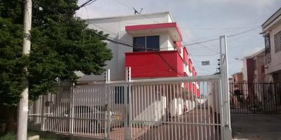 Excelente casa en conjunto, amplia, fresca, cuenta con patio. Buena ubicación, zona residencial.