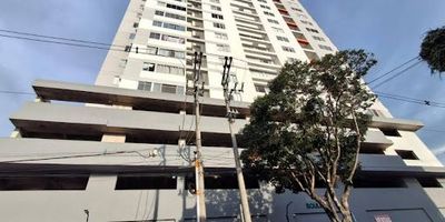 Se Arrienda Apartamento para estrenar en el edificio Paseo Boulevar ubicado en el piso 21 cuenta con dos habitaciones, un baño, sal-comedor, cocina, tendedero de ropas, el edificio cuenta con ascensor, piscinas, parque para niños, gimnasio, salon social, vigilancia las 24 horas. Contactanos 
