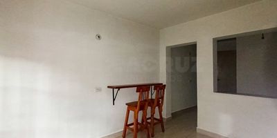 Te presentamos un apartaestudio en el sector de San Javier, perfecto para ti. Cuenta con un área aproximada de 30 metros cuadrados, distribuidos en sala comedor, una alcoba con clóset y cocina integral. Pensando en tu comodidad, dispone de dos baños y dos lavamanos. Sus acabados incluyen zona de ropas y piso en cerámica.