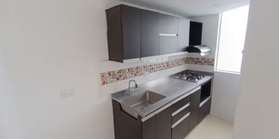 endo hermoso Apartamento sector la mina Municipio Envigado cuenta con 
3 alcobas, 2 baños, 4 closet, cocina integral, sala, comedor, piso cerámica balcón, zona de ropas, red a gas, estrato 3, área 56 m2, cuenta con   parqueadero común
Código 23218
Reserva tu cita te esperamos
