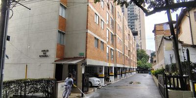 Sala comedor 3 Alcobas 3 Closet Cocina integral 2 baños cabinados Red de gas Barra americana Calentador a gas Ventanal Zona de ropas