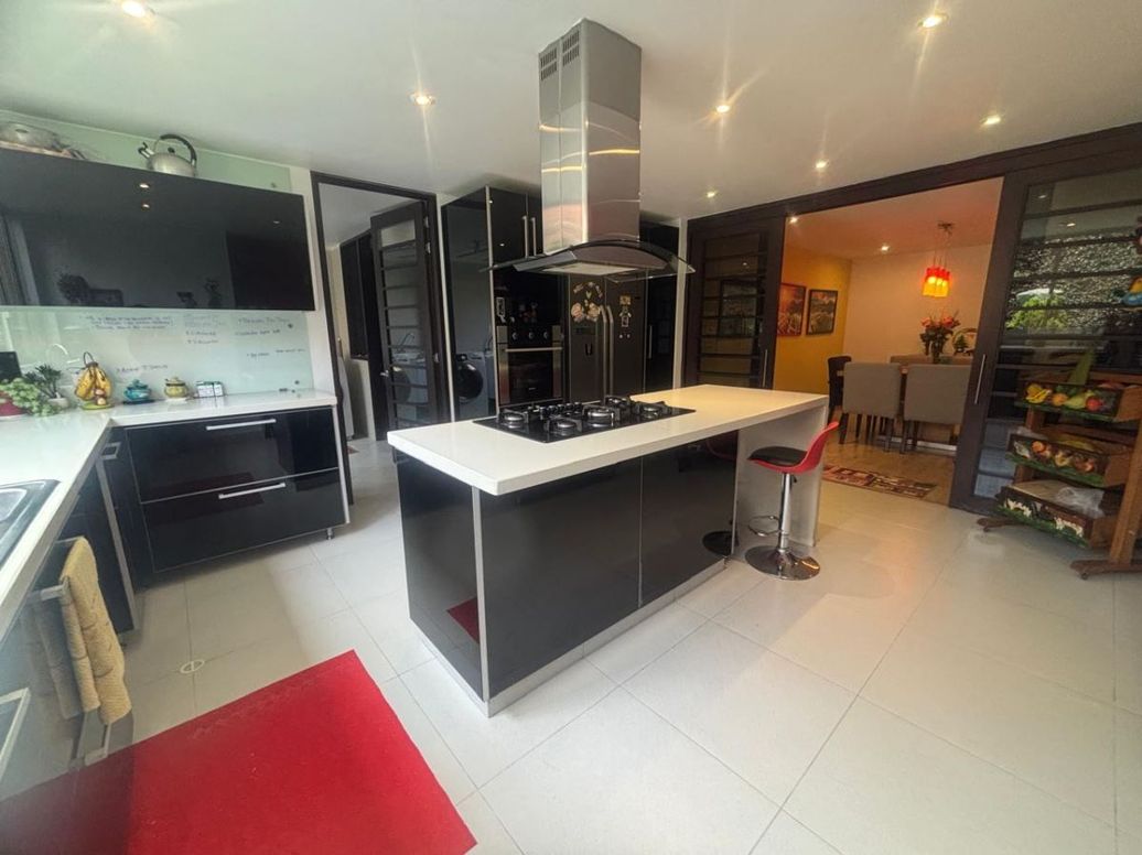 Apartamento de 4 alcobas en venta en Cerros De Suba, Bogotá, 288 m² · foto 16 de 20