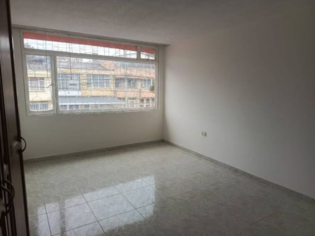 Casa de 5 alcobas en venta en José Joaquín Vargas, Bogotá, 226 m² · foto 12 de 20