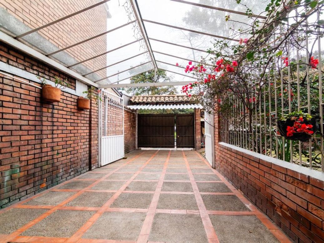 Casa de 4 alcobas en venta en La Esmeralda, Bogotá, 176 m² · foto 4 de 20