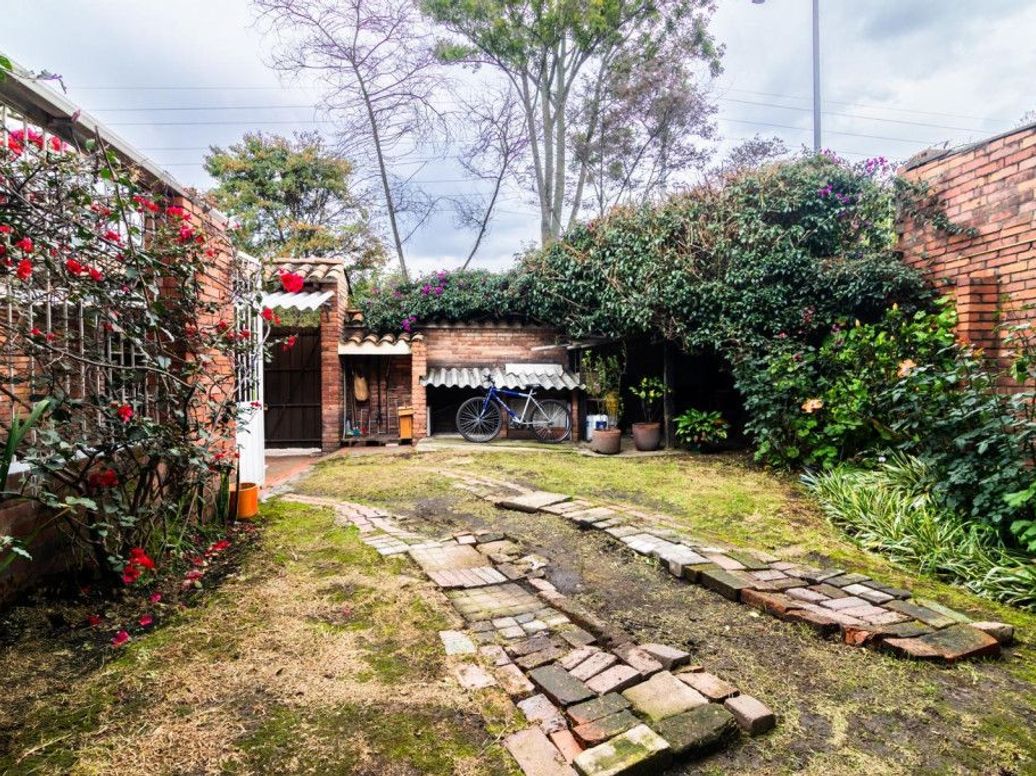 Casa de 4 alcobas en venta en La Esmeralda, Bogotá, 176 m² · foto 2 de 20
