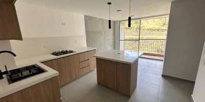 Apartamento en VENTA de 2 alcobas - principal con baño, 1 baño social completo, salón comedor, cocina integral, zona de ropas - calentador.